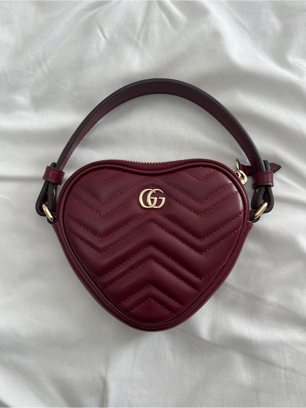 Red heart-shaped mini bag w/ top handle and detachable shoulder strap ❤️